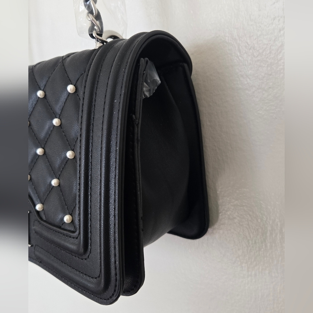 Badgley Mischka Quilted letter Turn lock Crossbody Bomber Pearls Black NWT - Picture 3 of 10